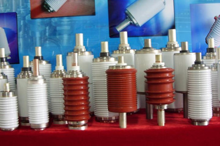 如何判斷真空斷路器中的真空滅弧室需要更換？