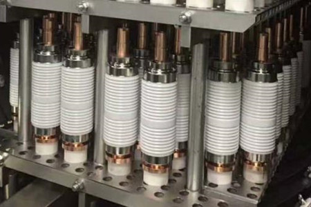 真空開關(guān)管產(chǎn)生操作過電壓的原因是什么？