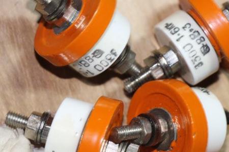 真空開關(guān)管的氣密絕緣系統(tǒng)、屏蔽系統(tǒng)以及導(dǎo)電系統(tǒng)